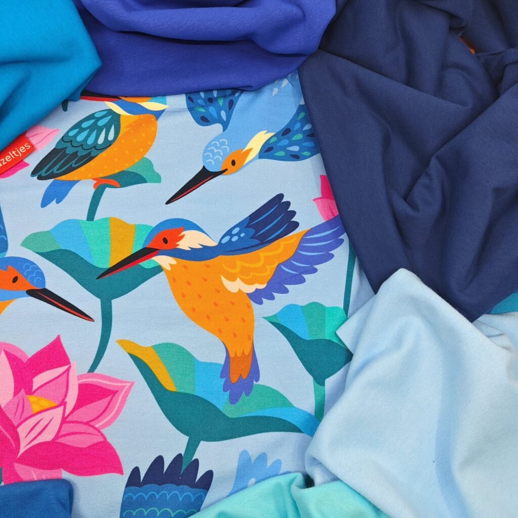 Hazeltjes - Kingfishers in Lotus Field, organic jersey - Afbeelding 7