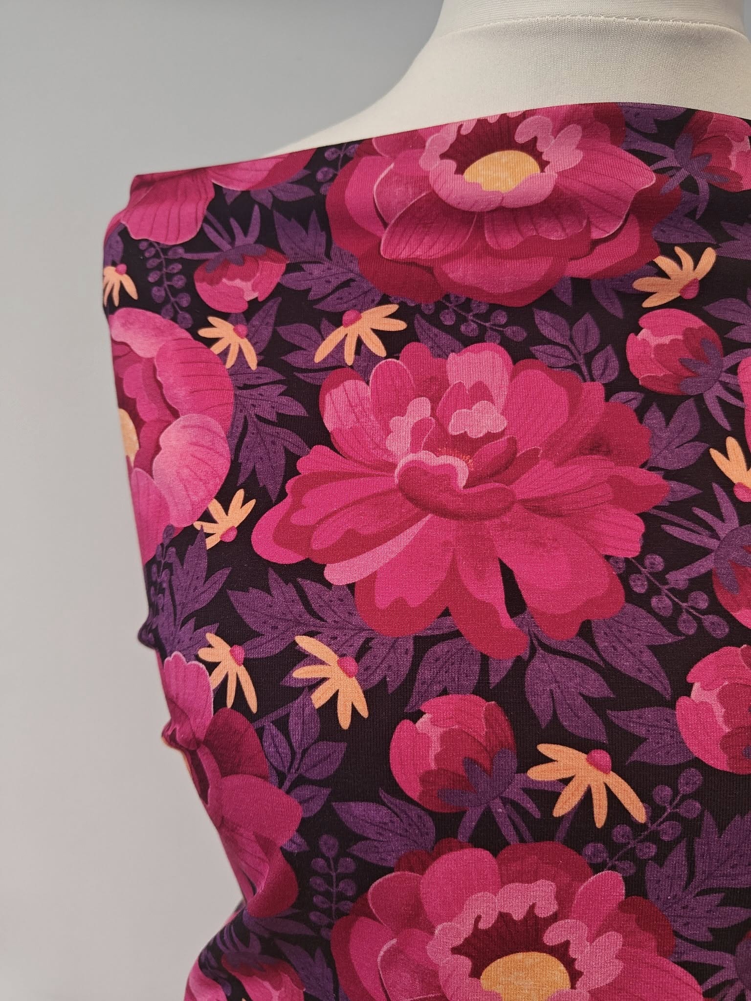 Hazeltjes Pink Peonies organic jersey - Afbeelding 3